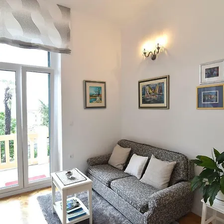 Salus, Maruna Apartman Opatija
