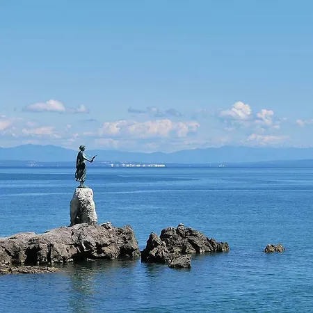 Salus, Maruna Апартаменты