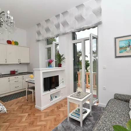 Salus, Maruna Апартаменты Опатия