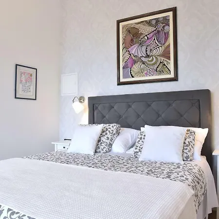 Salus, Maruna Апартаменты