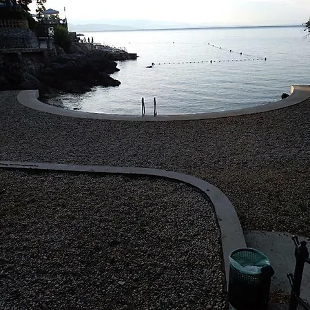 Salus, Maruna *