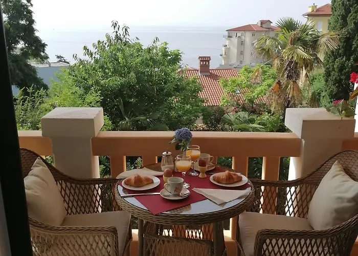 Salus, Maruna * Οπατία