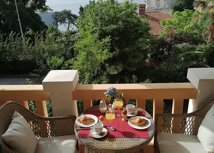 Salus, Maruna Οπατία