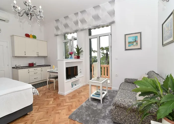 Salus, Maruna Διαμέρισμα *