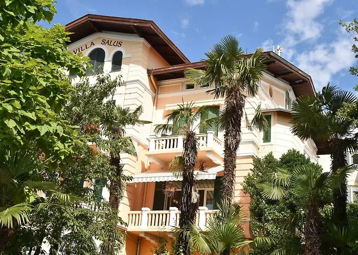 Salus, Maruna * Οπατία