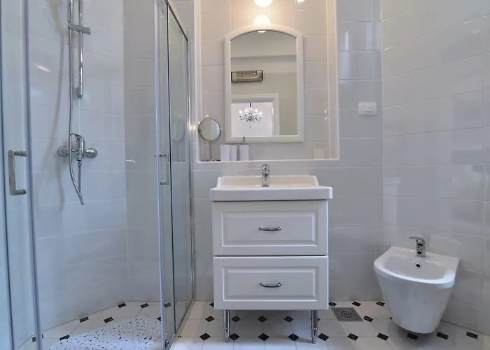 Salus, Maruna Διαμέρισμα Οπατία