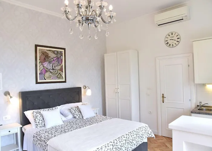 Salus, Maruna Διαμέρισμα *