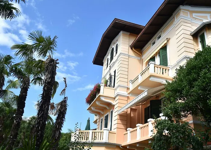 Salus, Maruna Διαμέρισμα Οπατία