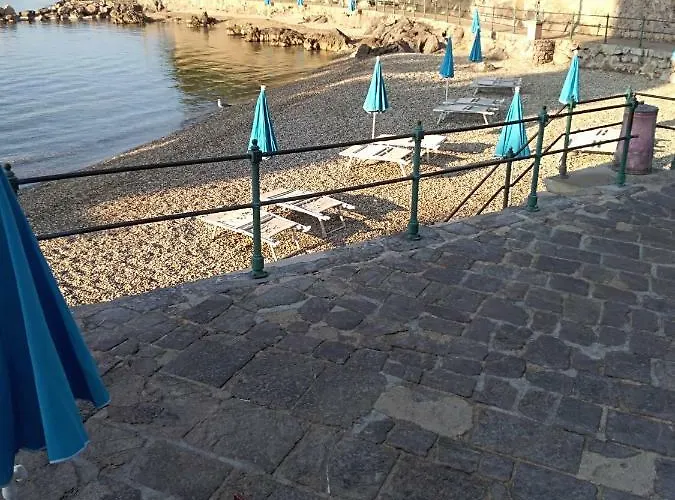 Salus, Maruna Διαμέρισμα